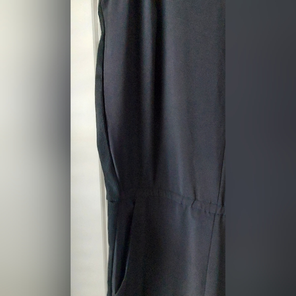 Athleta Brooklyn Jumpsuit Women 10 Black Sleeveless Pockets V Neck Tapered Ankle - Picture 5 of 12